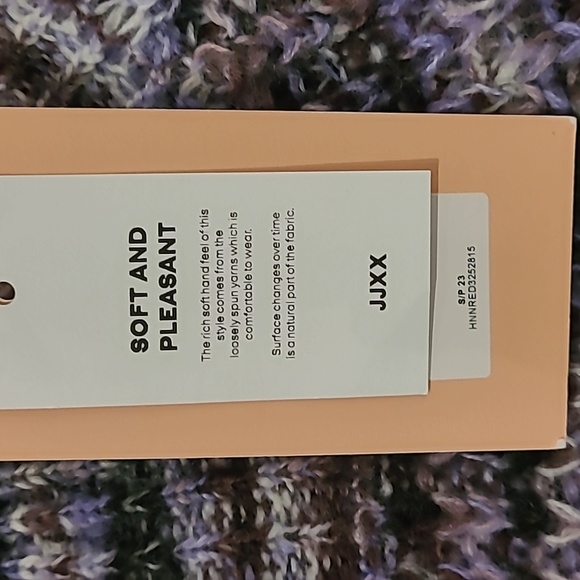 Ladies sweater - Picture 3 of 3